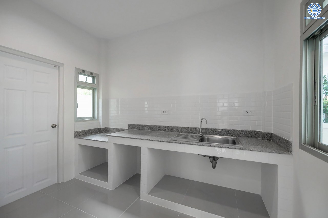 บ้านมือสองตกแต่งใหม่ โครงการ ไลฟ์บางกอกบูเลอวาร์ด ปิ่นเกล้า-เพชรเกษม เนื้อที่กว้างกว่า 52.5 ตร.ว ฟังก์ชัน 3 ห้องนอน 3 ห้องน้ำ 2 ที่จอดรถ บนทำเลติดถนนพุทธมณฑลสาย4 ตอบโจทย์กับทุกครอบครัว ใกล้แหล่งช้อปปิ้ง "เซ็นทรัล ศาลายา" รถไฟฟ้าสายสีน้ำเงิน "สถานีหลักสอง" และจุดขึ้นทางด่วน "ศรีรัช"...